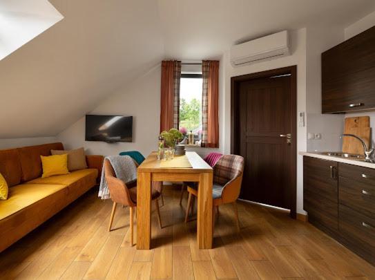 Apartamenty U Harrego I Przy Stawie Spa Z Klimatyzacja, Balia, Sauna, Ogrodem I Parkingiem Kudowa-Zdrój Exterior foto